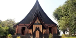 templo negro chiang rai tailandia