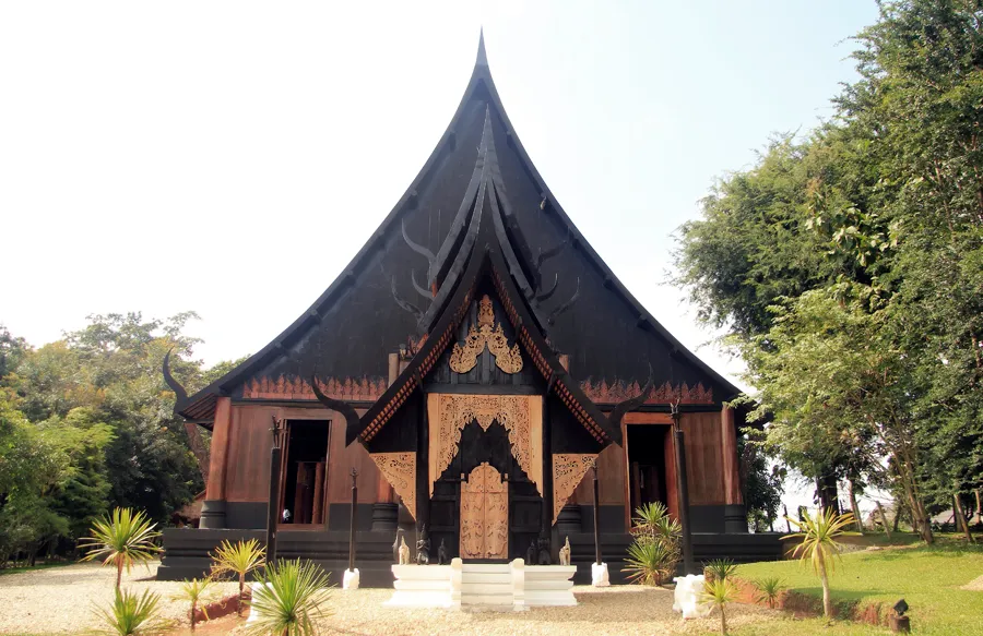 templo negro chiang rai tailandia